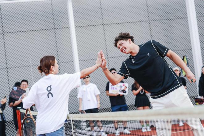 而教练的角 而教练的角