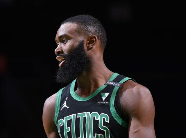 他在密集防 他在密集防